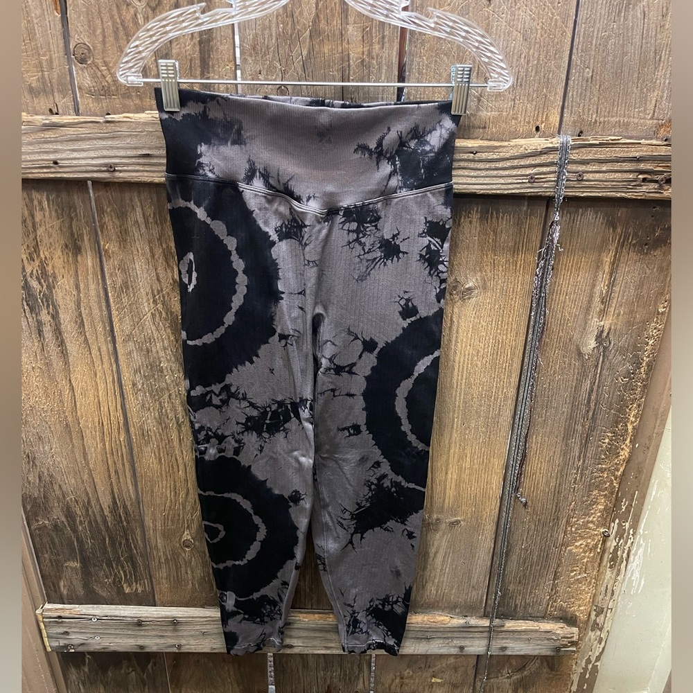 Women’s Victoria’s Secret PINK Active leggings size black and grey tie-dye